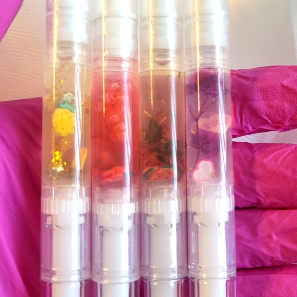 4 Scented Cuticle Oil Pens - Picture 3 of 4